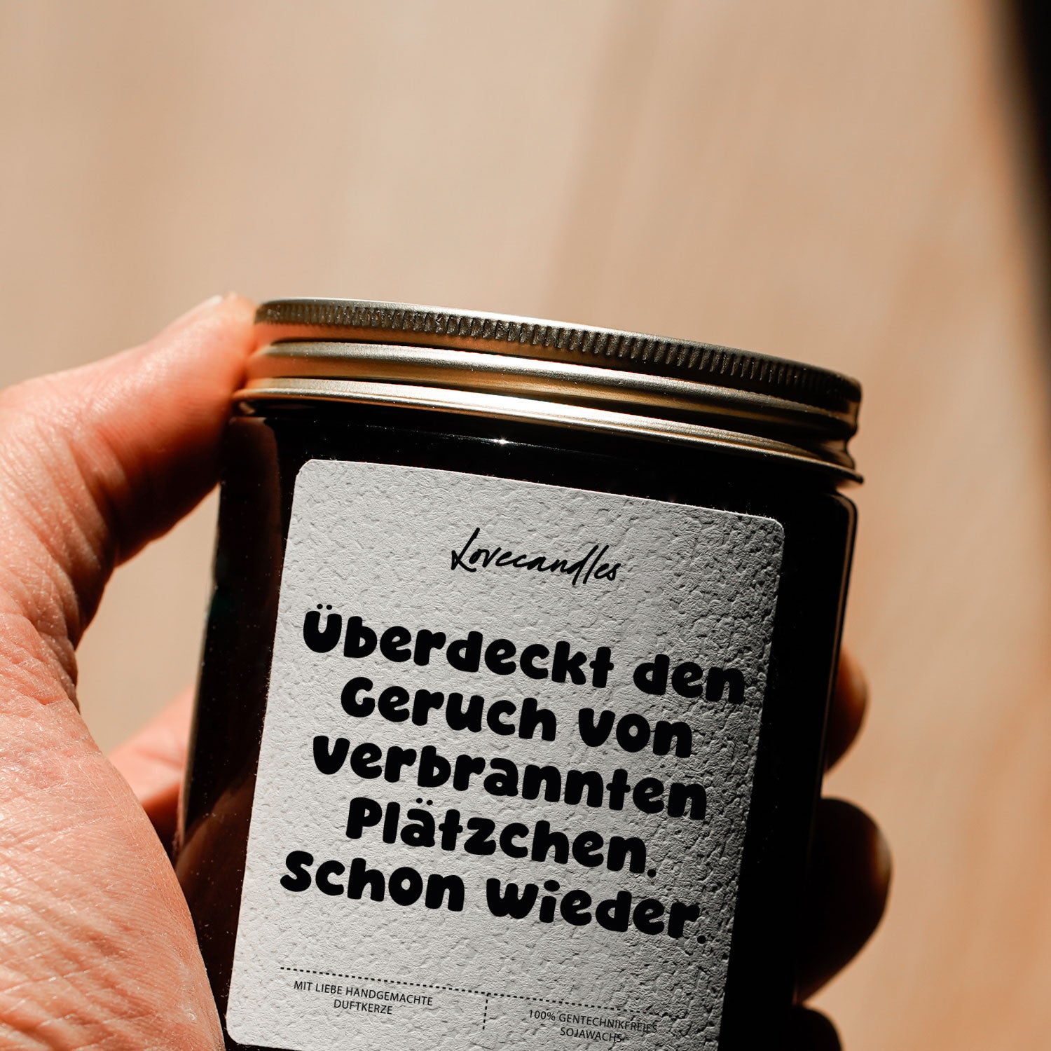 Duftkerze - Überdeckt den Geruch von verbrannten Plätzchen. Schon wieder.