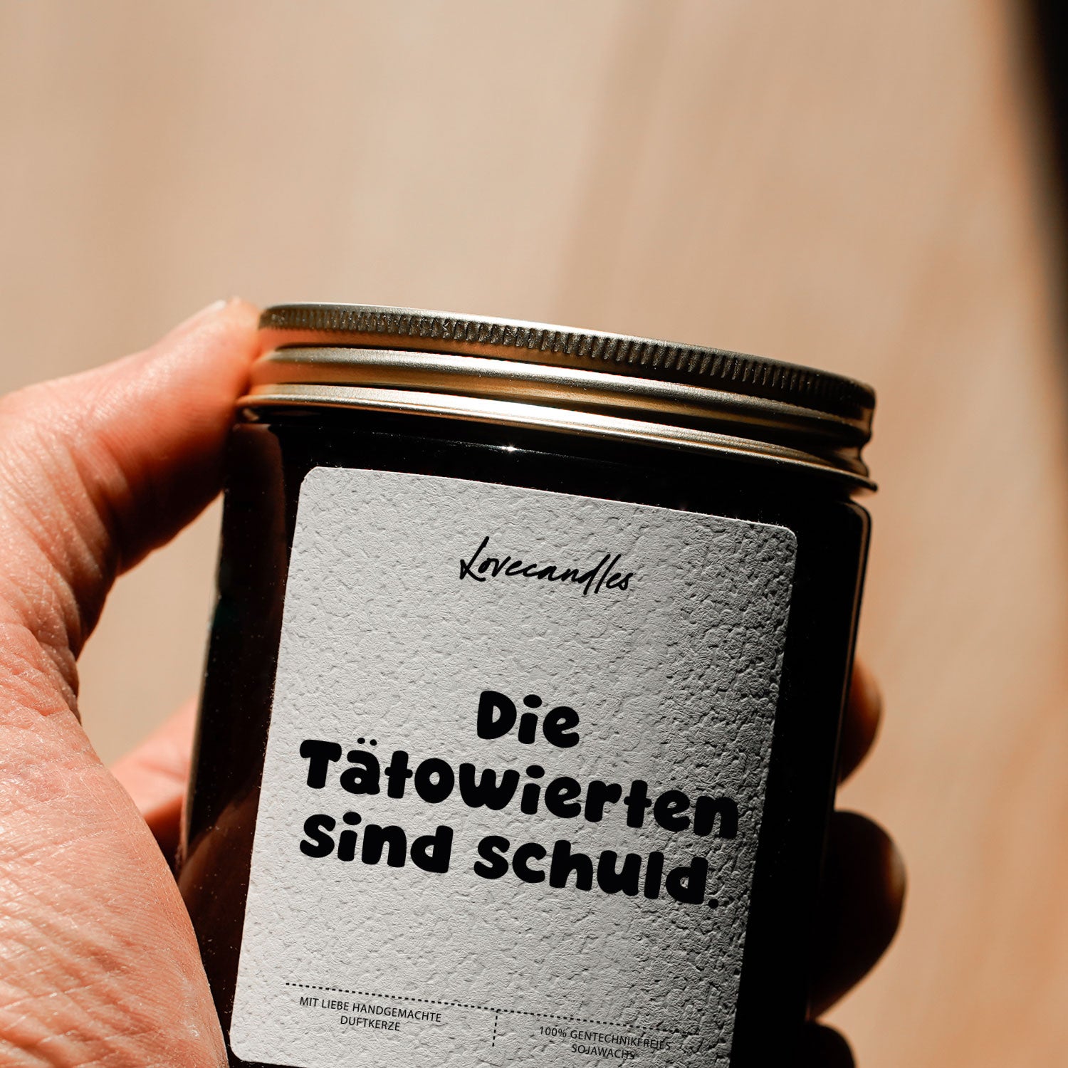 Duftkerze - Die Tätowierten sind schuld.