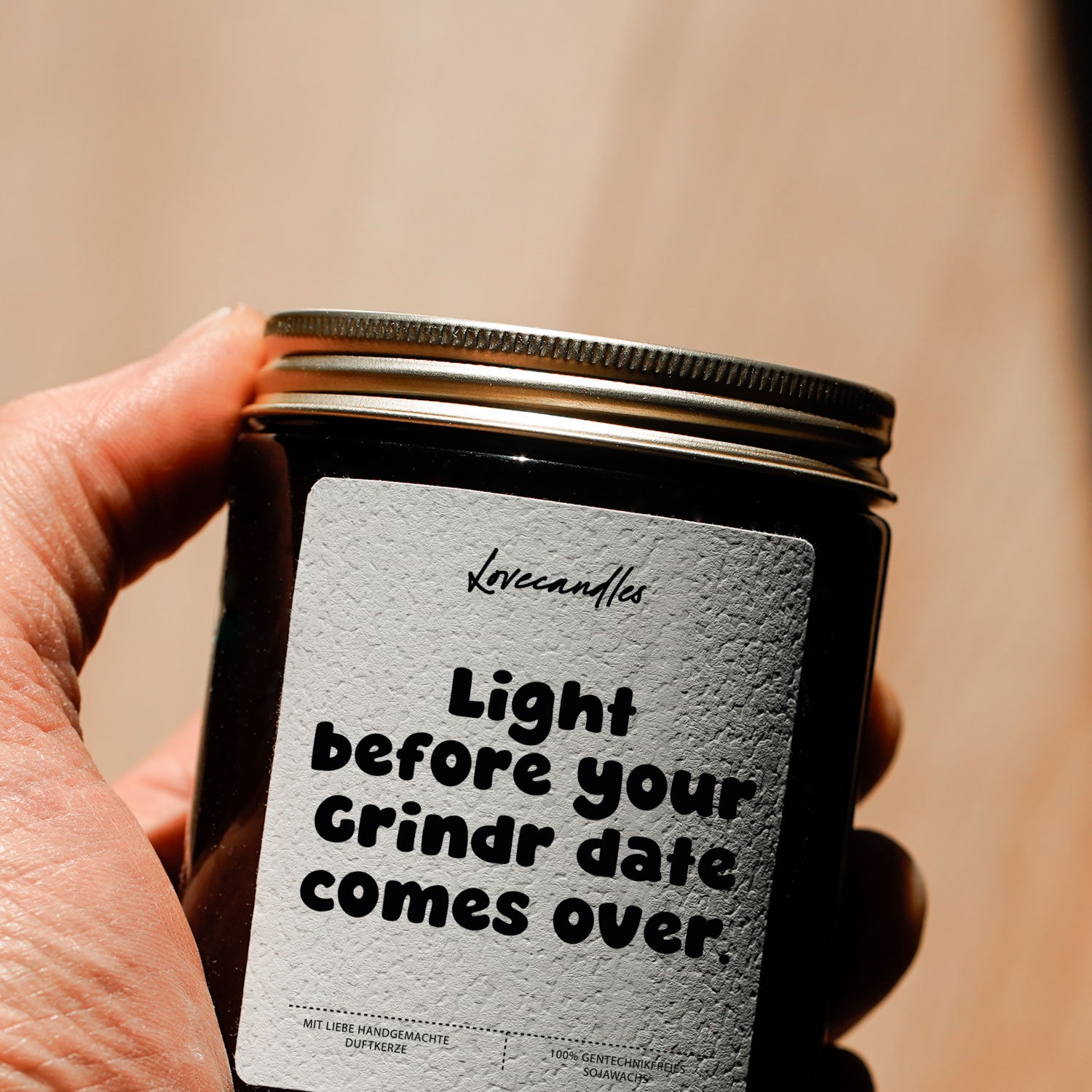 Duftkerze - Light before your Grindr date comes over.